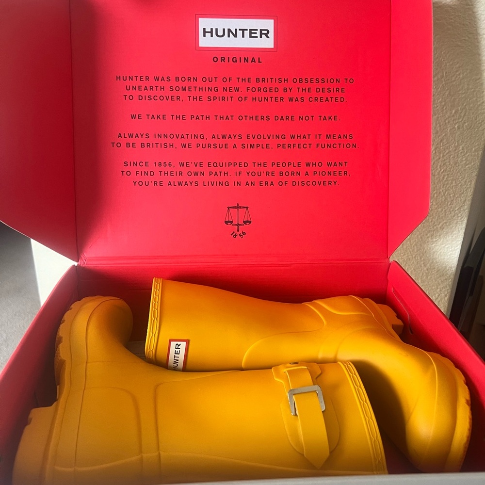 Hunter Vibrant Yellow Waterproof Women's Original Short Rain Boots - Size 7